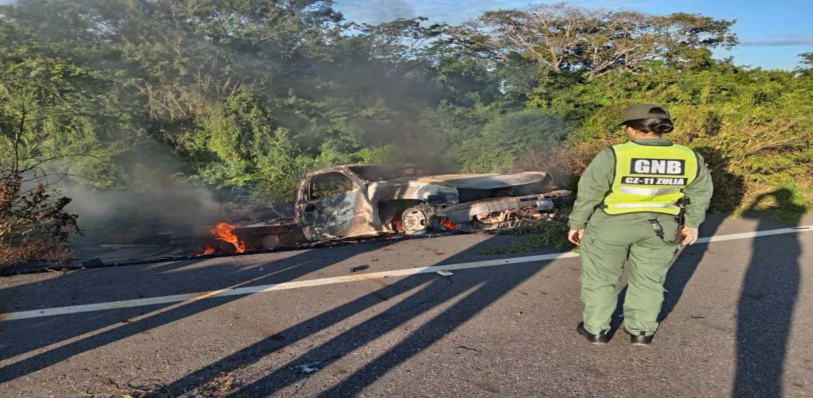 Vuelca y se incendia una camioneta en carretera Lara-Zulia