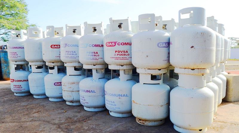 1800 familias llenaron sus “bombonas” en Los Puertos de Altagracia