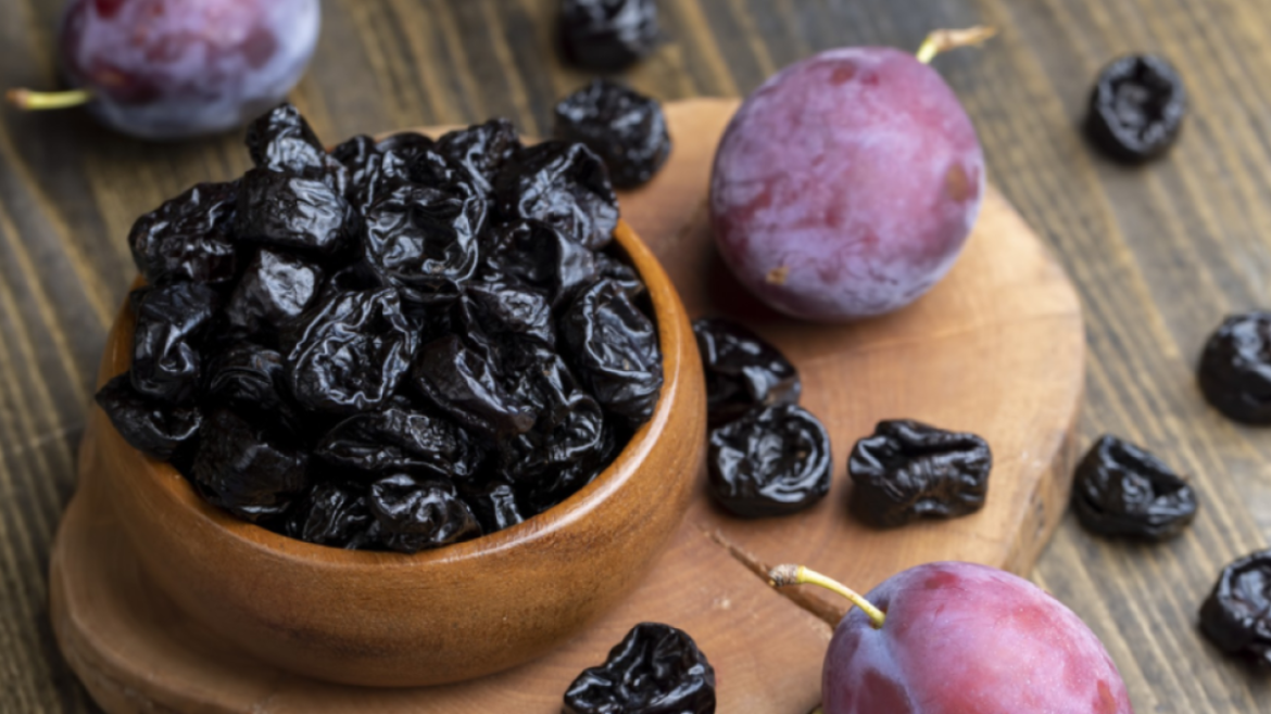 La fruta rica en proteínas que ayuda a ganar músculo y a fortalecer los huesos después de los 45 años