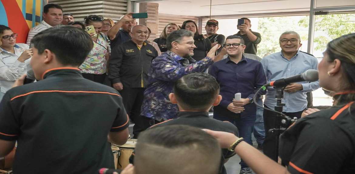 Neguito Borjas visitó la Fundación Nacional de la Gaita Gaiteros de Corazón, “un templo de cultura y música»