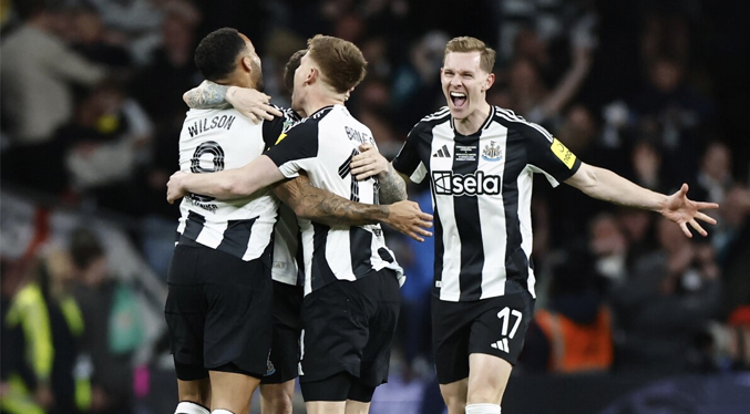Newcastle vuelve a la gloria luego de 70 años al vencer a Liverpool