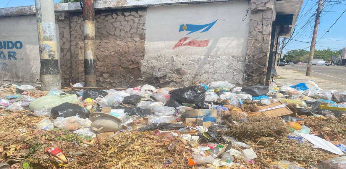 Nuevamente Belloso se llena de basura y exigen recojo por parte de la Alcaldía y conciencia ciudadana