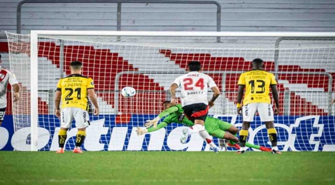 El venezolano José Contreras vuelve a convertirse en figura para secar a River Plate