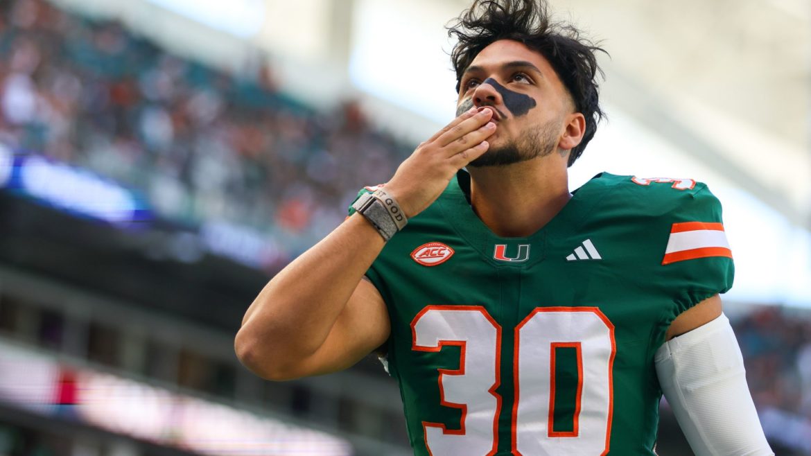 El venezolano Andrés Borregales fue seleccionado por los Patriots en el draft de la NFL