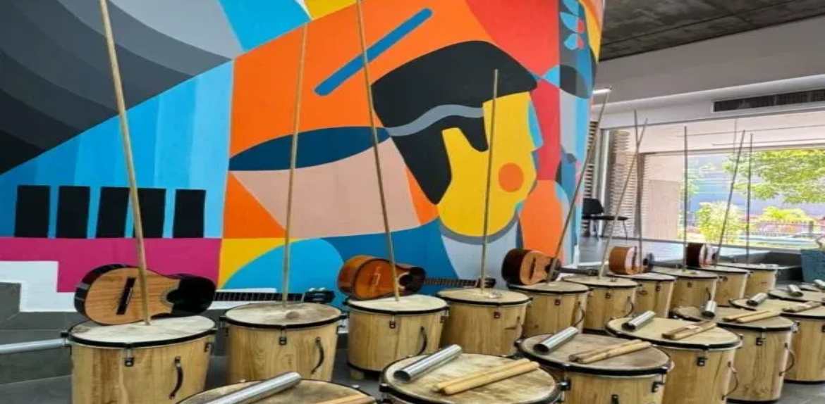 La Fundación Nacional de la Gaita entregó kits gaiteros a Los Navideños del Zulia y Fuego Vivo