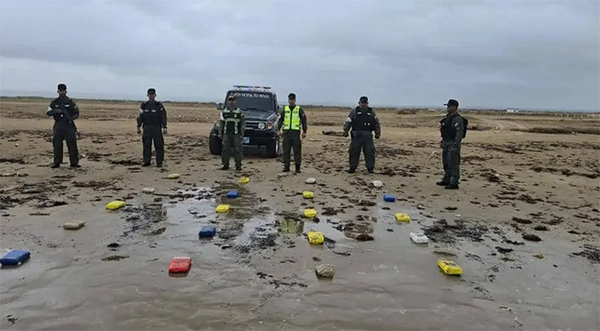 Localizan 21 panelas de drogas en Adícora