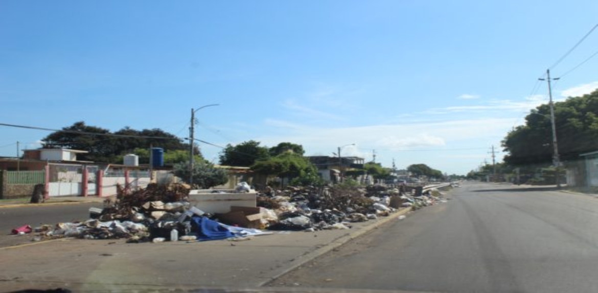 Denuncian que la urbanización San Jacinto está repleta de basura