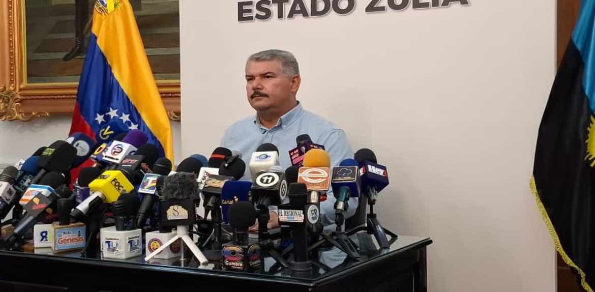 Gobernador Luis Caldera anuncia dar continuidad al plan de becas universitarias