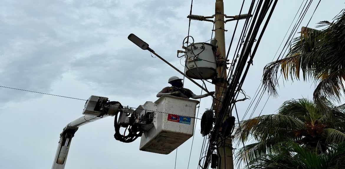 Plan de Iluminación Vial de la Gobernación y Corpoelec se desarrolla en ocho avenidas de Maracaibo