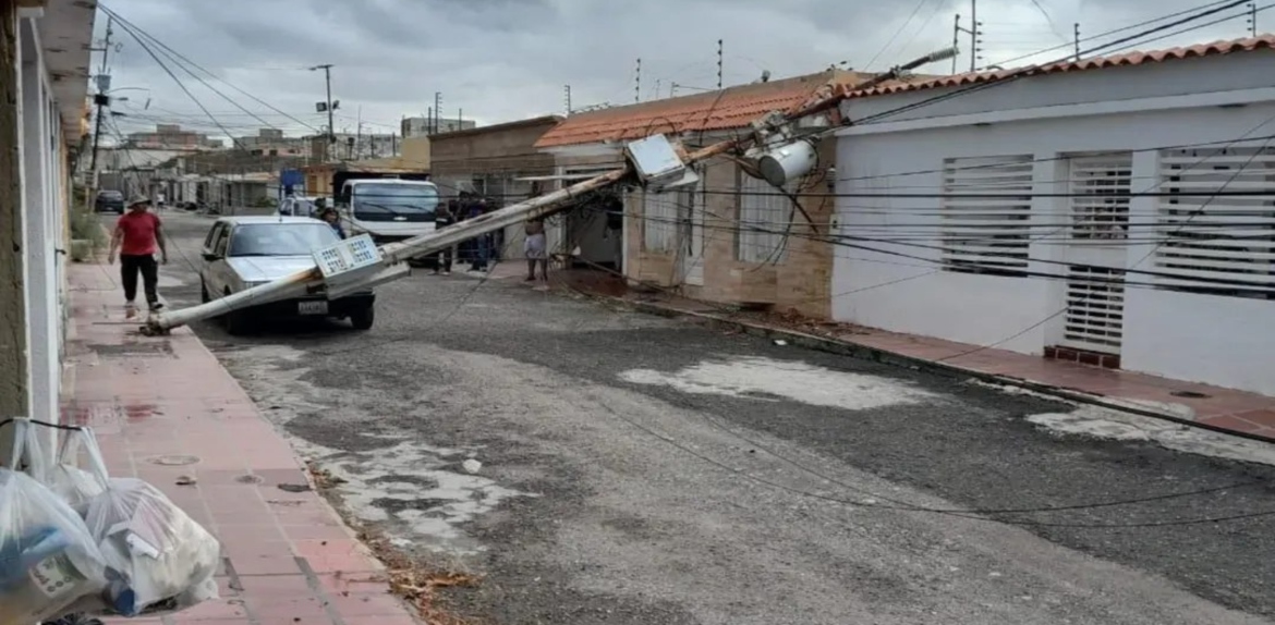 Torrencial aguacero y vientos huracanados causaron estragos en Maracaibo