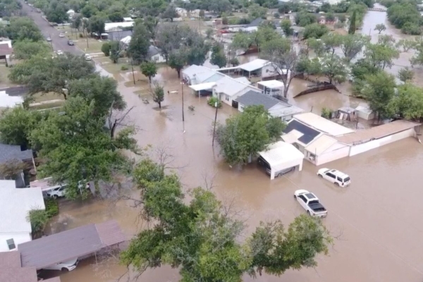 Se elevan a 52 las víctimas mortales de las inundaciones en Texas, entre ellas 15 niños