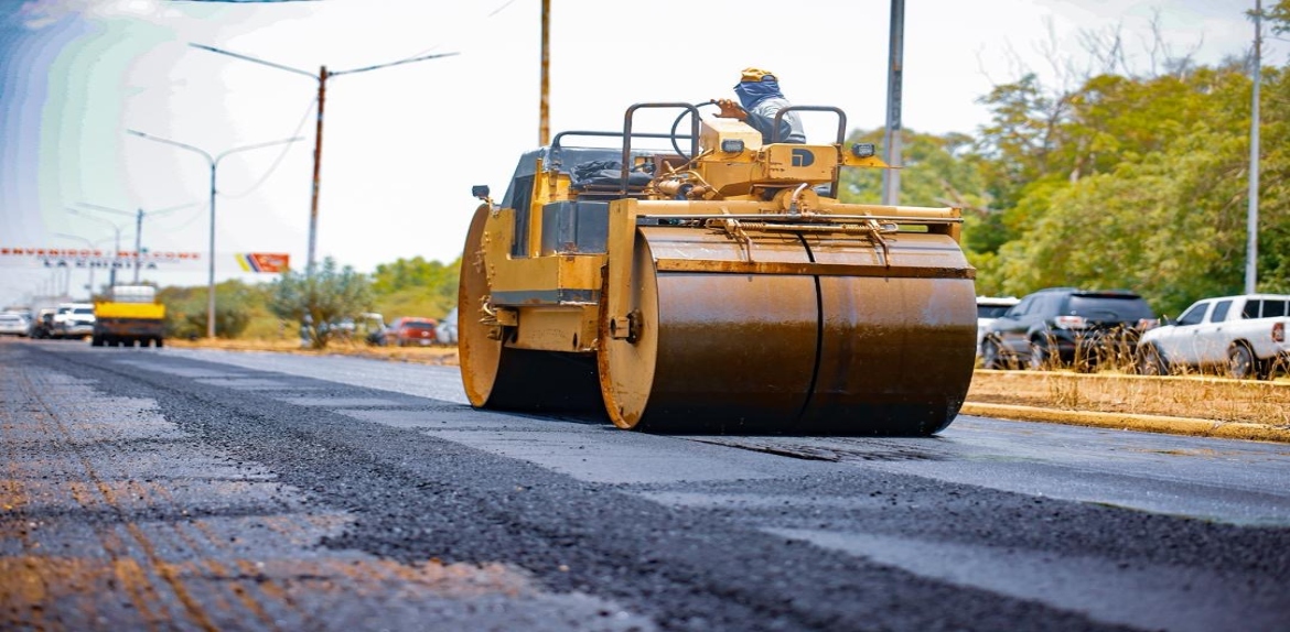 Plan Estadal de Vialidad se extiende al tramo Distribuidor La Chinita-Aeropuerto con 10 mil toneladas de asfalto