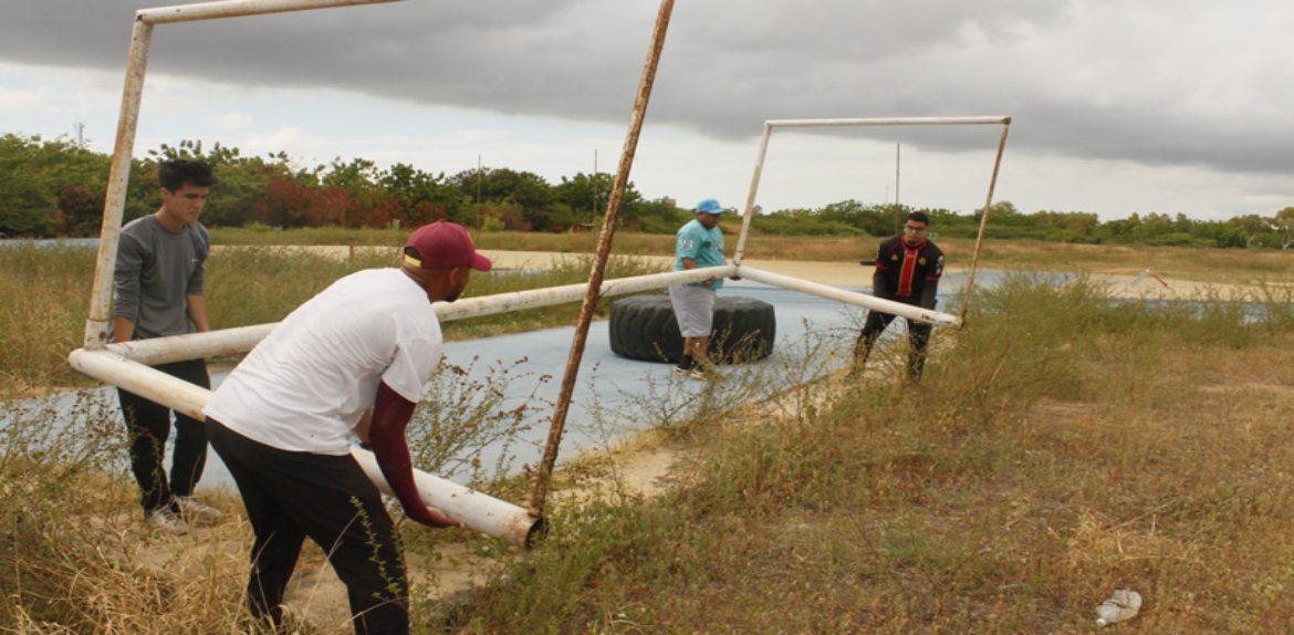 Rehabilitan cancha de fútbol en pista de atletismo de LUZ