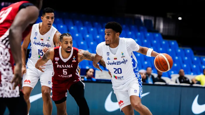 Venezuela supera a Panamá 77-73 pero complica sus opciones de avanzar en el AmeriCup 2025