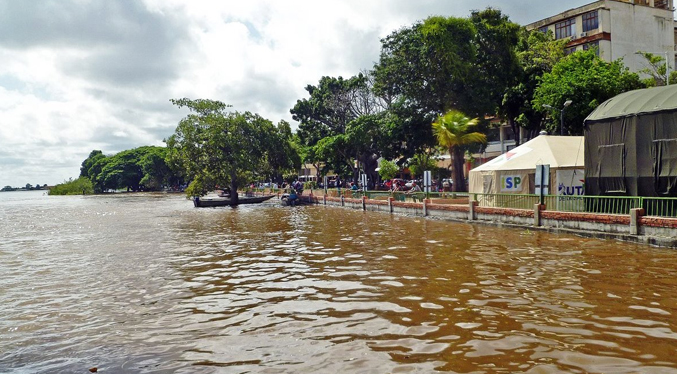 Río Orinoco en Amazonas baja 20 centímetros en una semana aunque aún supera la cota de desborde
