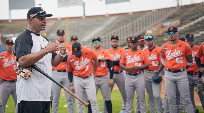 Llega el manager Lipso Nava y dirige la primera práctica en el «Luis Aparicio»