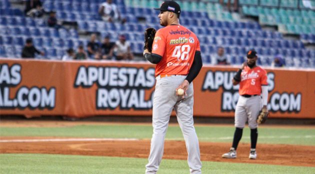 Águilas barre a Bravos para cerrar la semana en el primer lugar