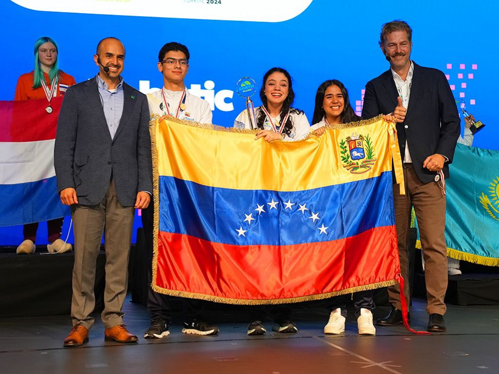 Equipo zuliano «Robotic Dreamers», invitado de honor en la Olimpiada Mundial de Robótica en Singapur