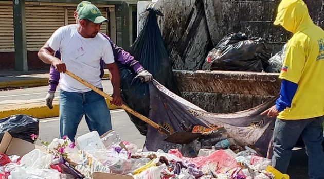 Alcaldía de Maracaibo trabaja eliminando playones de basura en áreas públicas