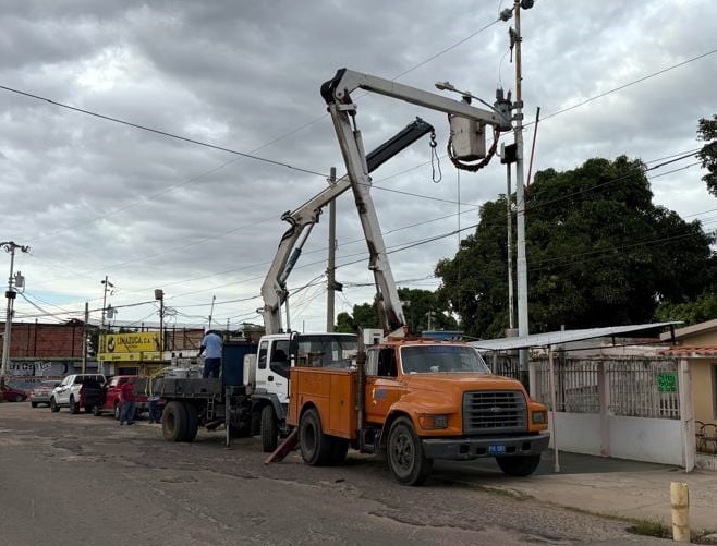 Gobernación y Corpoelec ilumina arterias viales principales de Maracaibo Oeste