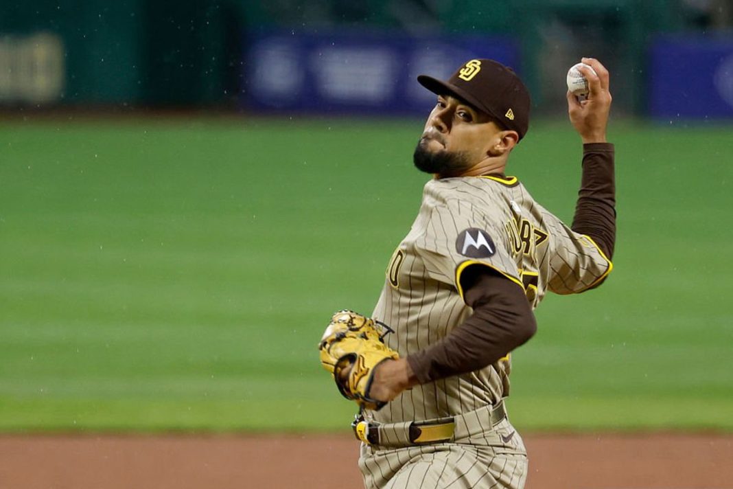 El venezolano Robert Suárez firma con los Bravos de Atlanta por tres años y $45 millones