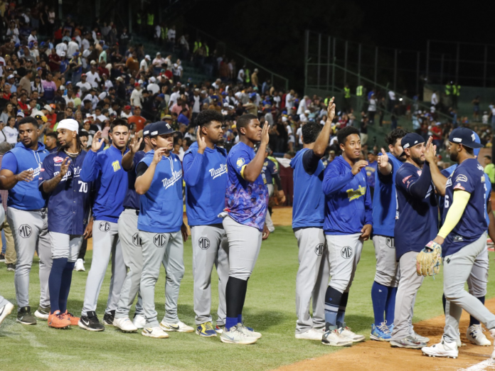 Magallanes pega primero y toma ventaja en la final ante Caribes
