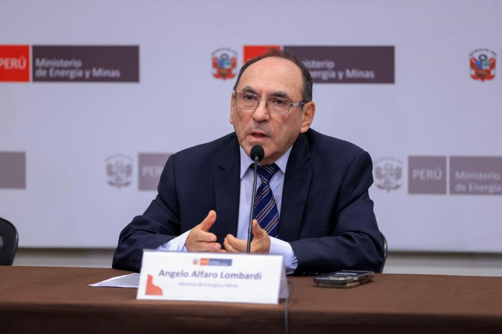 Perú impulsa planta regasificadora para evitar crisis energética