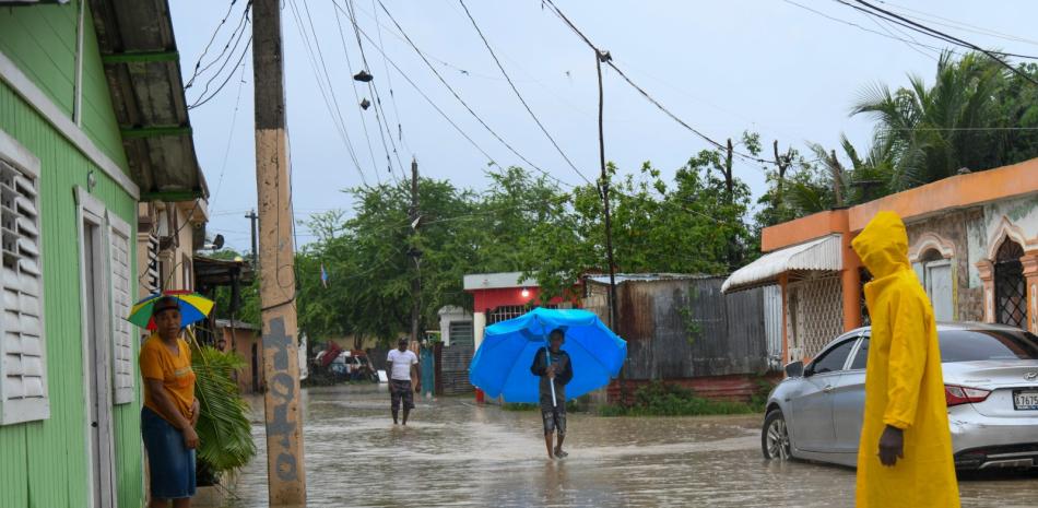 Alerta amarilla en Santo Domingo y San Cristóbal por vaguada en RD