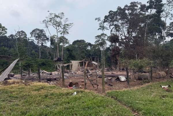 Ecuador y EE.UU. destruyen campamento de disidentes de las FARC en Sucumbíos